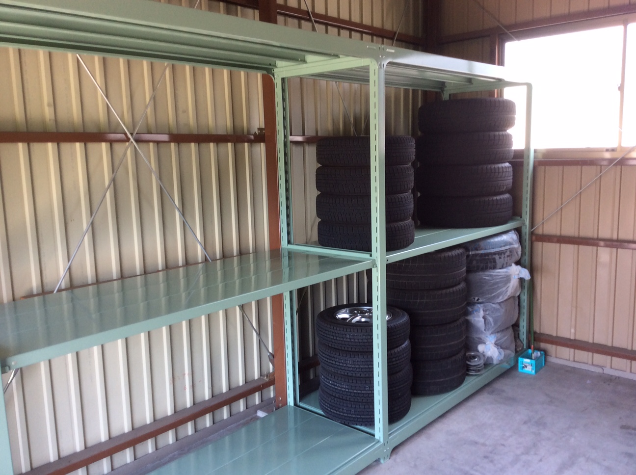 タイヤ保管倉庫